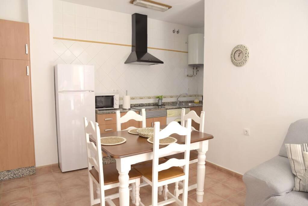 Apartamento Elena - Solo Familias Y Parejas Conil De La Frontera Exterior photo