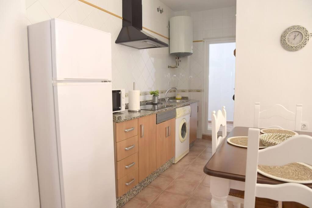 Apartamento Elena - Solo Familias Y Parejas Conil De La Frontera Exterior photo