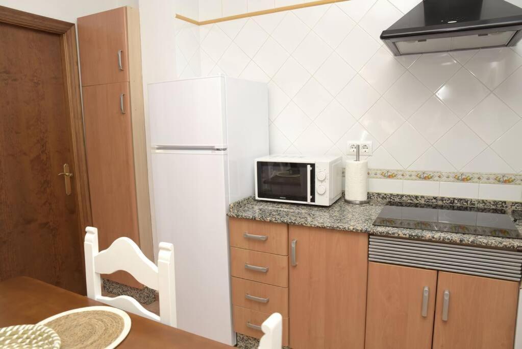 Apartamento Elena - Solo Familias Y Parejas Conil De La Frontera Exterior photo