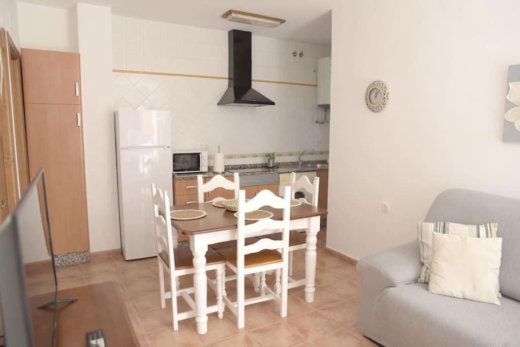 Apartamento Elena - Solo Familias Y Parejas Conil De La Frontera Exterior photo